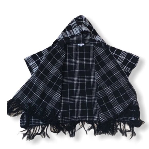 Justfab Black White plaid Fringe hooded cape with pockets size Medium - Picture 5 of 12